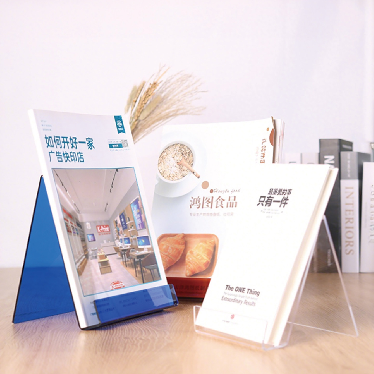 Clear Acrylic Book Stand Holder - Support de livre en acrylique transparent,